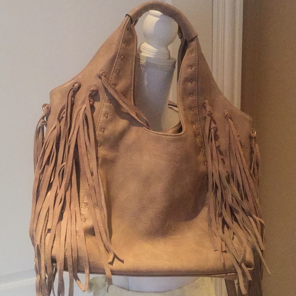 LARGE FRINGED HANDBAG FROM FRANCHESCA’S (TAUPE)